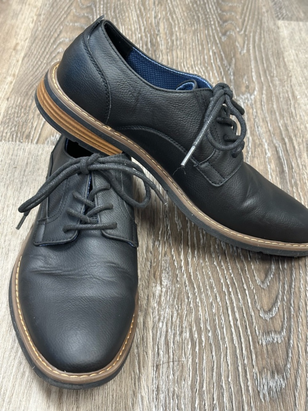 Perry Ellis Black Leather Lace-Up Derby Shoes with Tan Welt - Picture 2 of 9